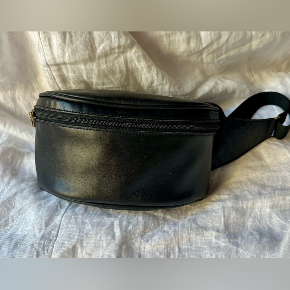 Vintage Coach Black Leather Cross Body Bag Fanny Pack